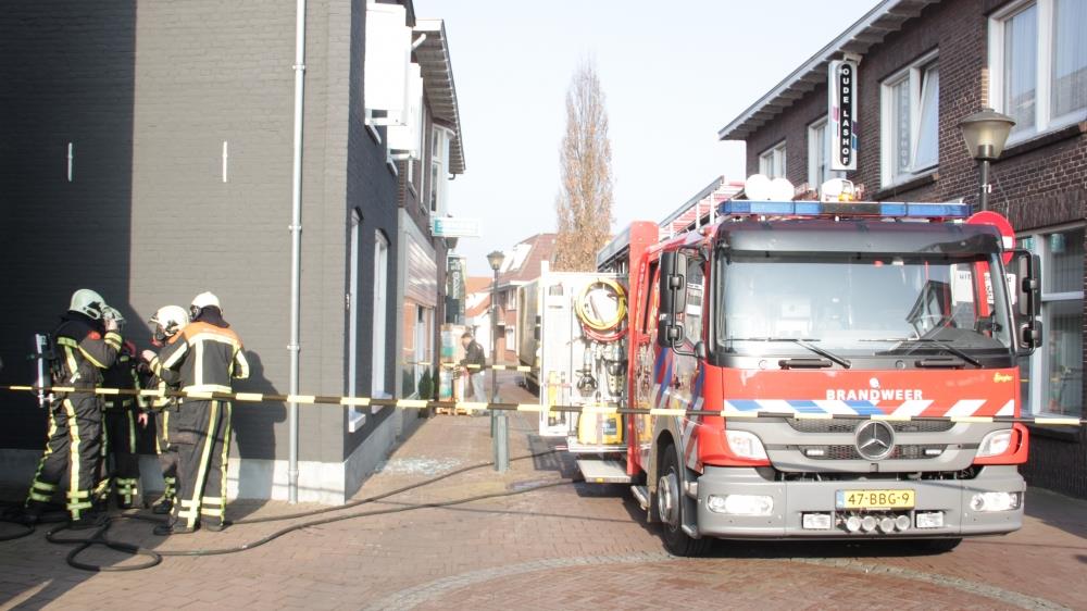 Vrouw gewond bij redden hond uit brandend huis Denekamp